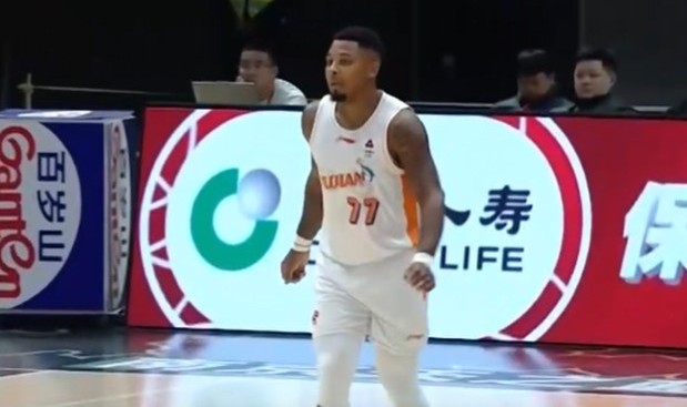 开云体育app下载-超级得分手！皮特森半场15分钟 9中5&amp;罚球7中7砍下20分4板3助