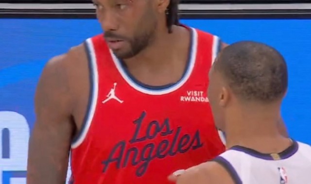 开云体育app下载-小卡眼角被打破血流不止 回更衣室治疗之后已经重回球场